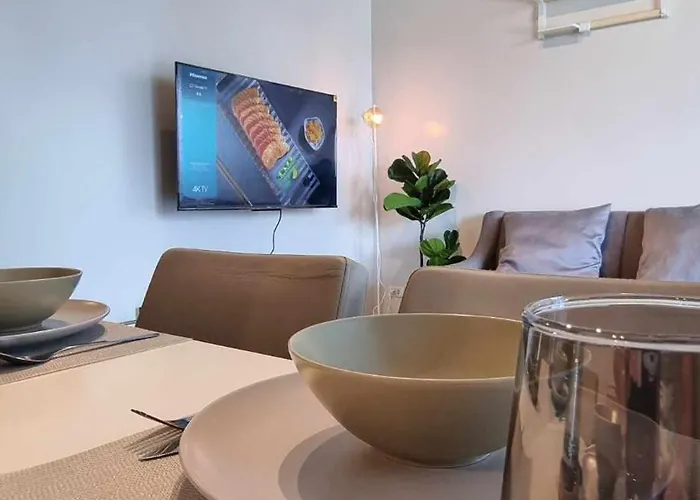 New! Warm 1-br In Uptown Bgc With Views Apartamento Manila