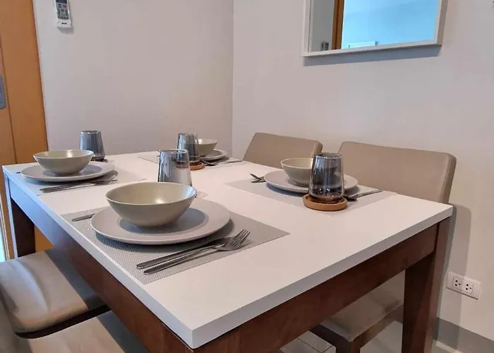 New! Warm 1-br In Uptown Bgc With Views Apartamento *